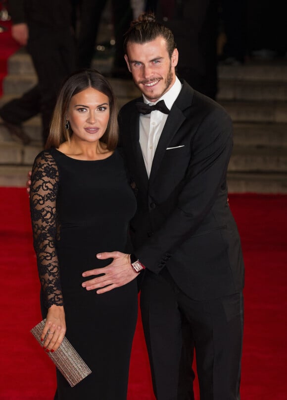 Le footballeur Gareth Bale et son épouse Emma Rhys Jones ont résisté à une série de scandales et de faits divers au sein de leur famille.