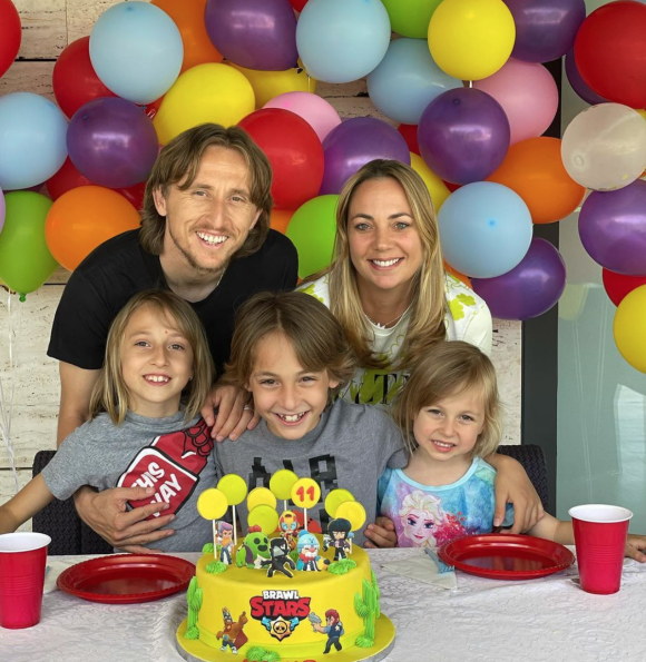 Luka Modrić, son épouse Vanja Bosnić et leurs trois enfants Ivano, Ema et Sofia. Juin 2021.