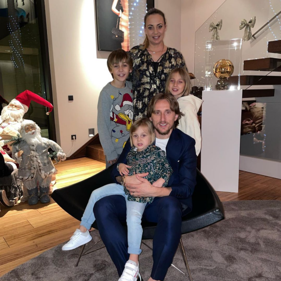Luka Modrić, son épouse Vanja Bosnić et leurs trois enfants Ivano, Ema et Sofia. Janvier 2021.