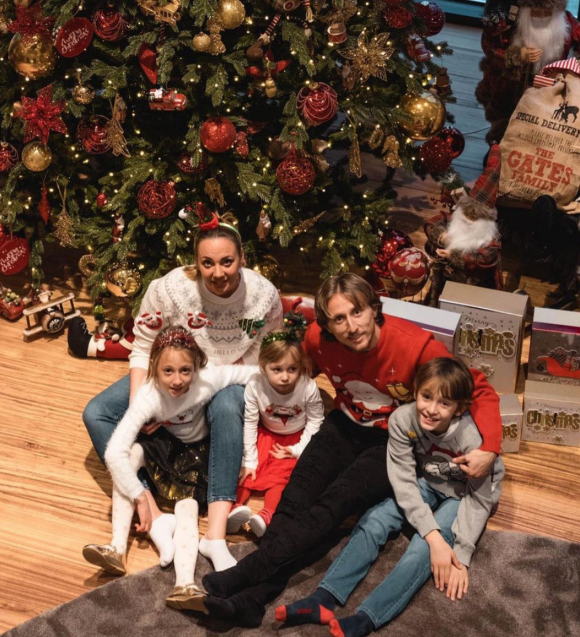 Luka Modrić, son épouse Vanja Bosnić et leurs trois enfants Ivano, Ema et Sofia. Décembre 2020.
