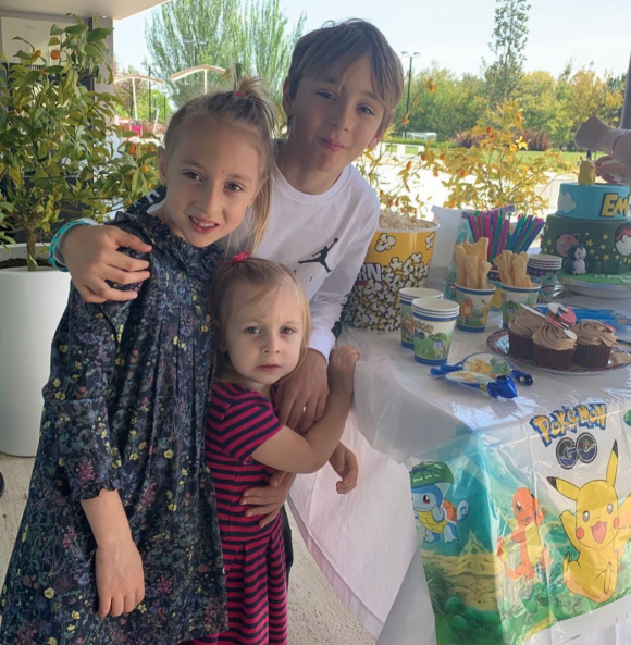 Ivano, Emma et Sofia, les trois enfants de Luka Modrić et  son épouse Vanja Bosnić. Avril 2020.