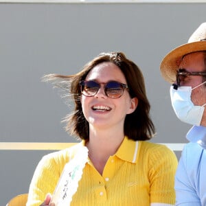 Nathalie Péchalat et Jean Dujardin dans les tribunes lors de la finale hommes des Internationaux de France de tennis de Roland Garros à Paris le 13 juin 2021. © Dominique Jacovides / Bestimage 