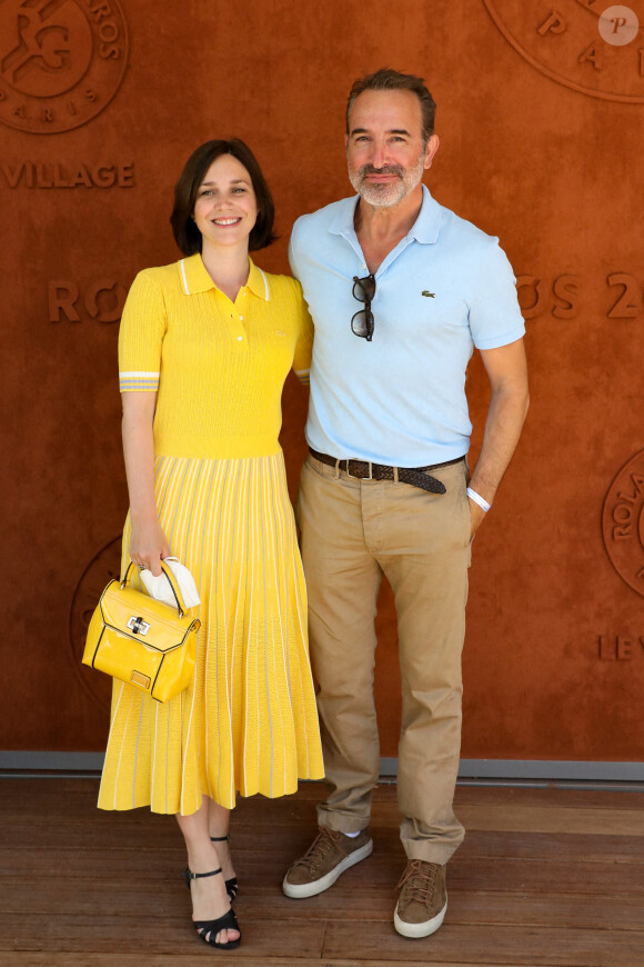 Jean Dujardin et sa femme Nathalie Péchalat au village lors des internationaux de France Roland Garros à Paris le 13 juin 2021. © Dominique Jacovides / Bestimage 