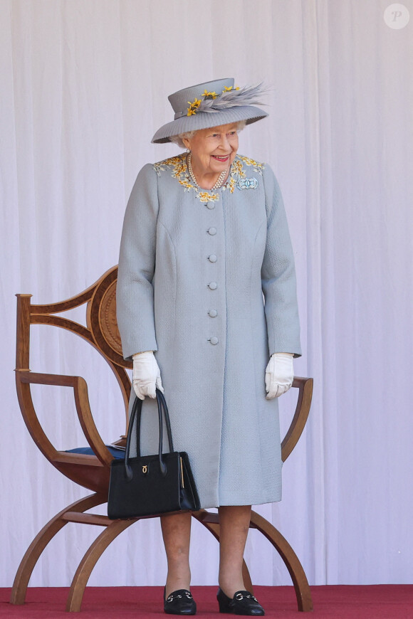 La reine Elisabeth II d'Angleterre lors d'une cérémonie au château de Windsor le 12 juin 2021