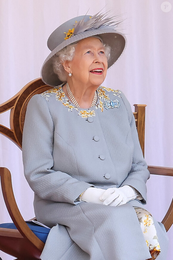 Trooping of the colour - La reine Elisabeth II d'Angleterre assiste seule à la cérémonie au chateau de Windsor le 12 juin 2021.