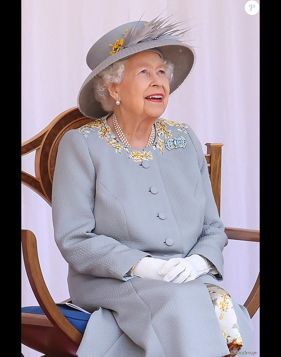 Trooping of the colour - La reine Elisabeth II d'Angleterre assiste seule à la cérémonie au chateau de Windsor le 12 juin 2021.