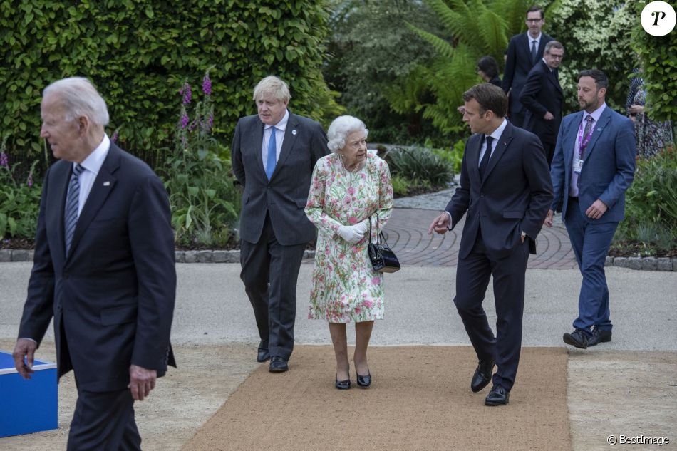 La reine Elisabeth II d'Angleterre, Emmanuel Macron, Boris Johnson et Joe Biden, à la réception en marge du sommet du G7 à l'Eden Project le 11 juin 2021.