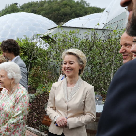 La reine Elisabeth II d'Angleterre participe à la réception en marge du sommet du G7 à l'Eden Project le 11 juin 2021.