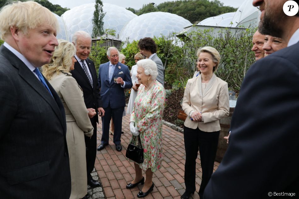 La reine Elisabeth II d'Angleterre participe à la réception en marge du sommet du G7 à l'Eden Project le 11 juin 2021.