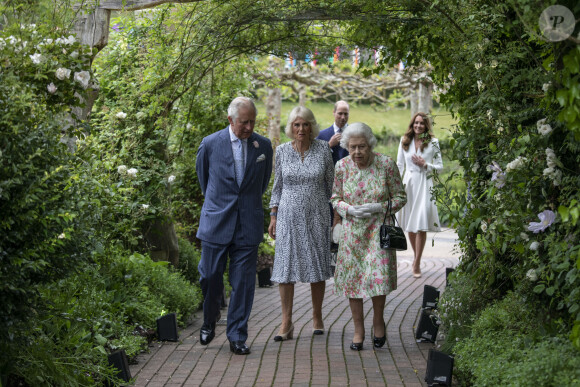La reine Elisabeth II d'Angleterre, le prince Charles et Camilla, le prince William et Kate Middleton, à la réception en marge du sommet du G7 à l'Eden Project le 11 juin 2021.