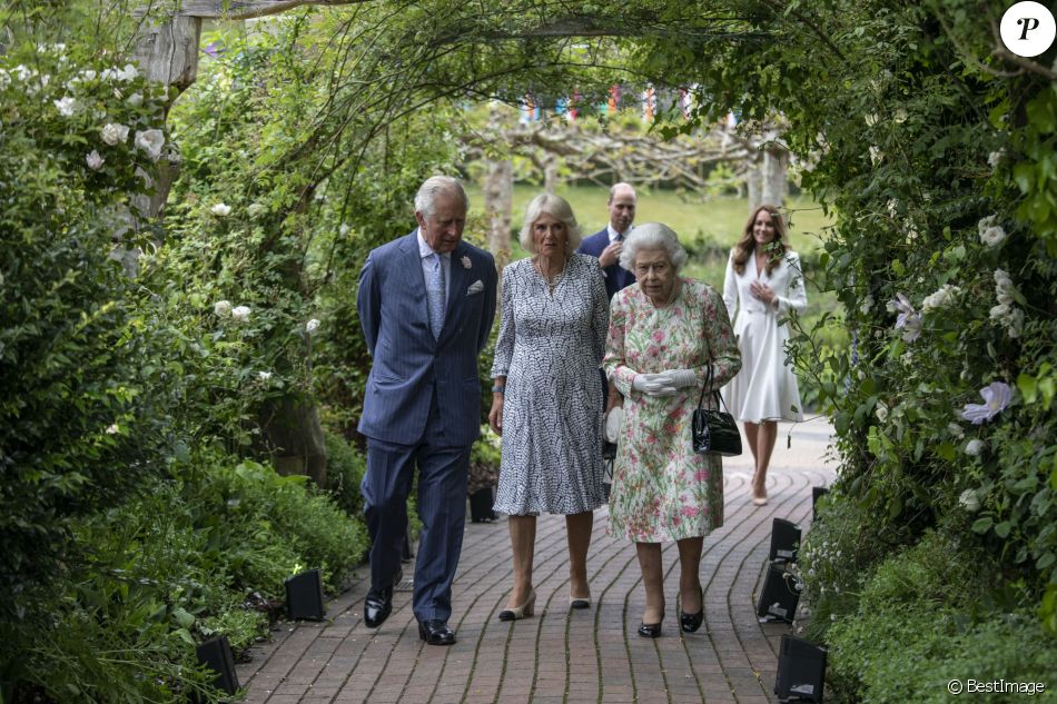 La reine Elisabeth II d'Angleterre, le prince Charles et Camilla, le prince William et Kate Middleton, à la réception en marge du sommet du G7 à l'Eden Project le 11 juin 2021.