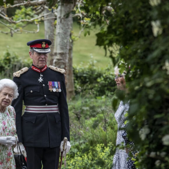 La reine Elisabeth II d'Angleterre et le prince Charles à la réception en marge du sommet du G7 à l'Eden Project le 11 juin 2021.