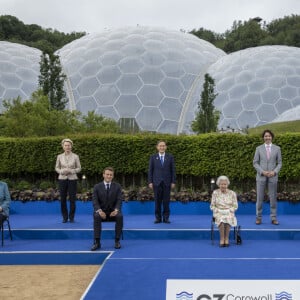 La reine Elisabeth II d'Angleterre participe à la réception en marge du sommet du G7 à l'Eden Project le 11 juin 2021.