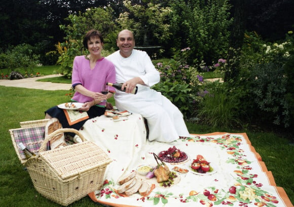 Archives - Le chef Bernard Loiseau et sa femme Domnique Loiseau posent à l'hôtel de la Côte d'Or à Saulieu, en 2002.