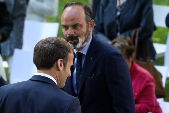 Le président français Emmanuel Macron accompagné du premier ministre Edouard Philippe au Palais de l'Elysée à Paris. © Stéphane Lemouton / Bestimage 