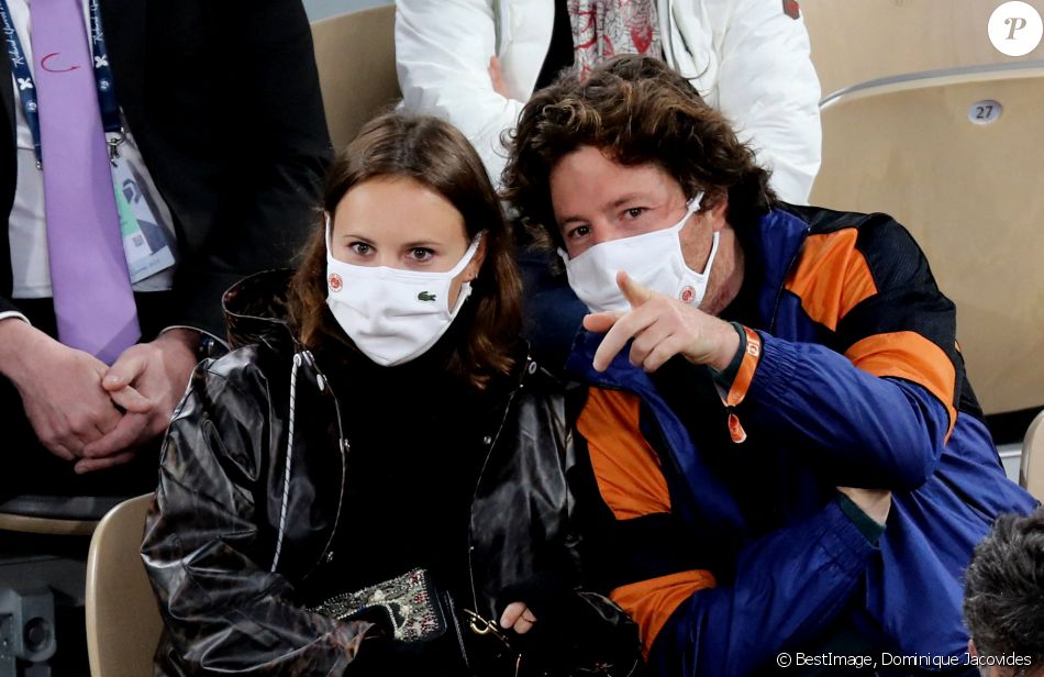 Jean Imbert et une amie en tribune lors de la finale homme des internationaux de tennis de Roland Garros à Paris remportée par Rafael Nadal en trois set le 11 octobre 2020. © Dominique Jacovides / Bestimage