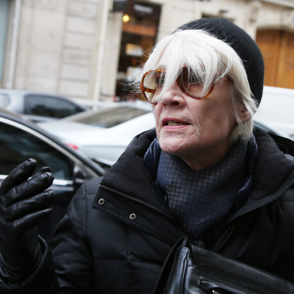 Exclusif - Françoise Hardy dans les rues de Paris le 11 Février 2016.