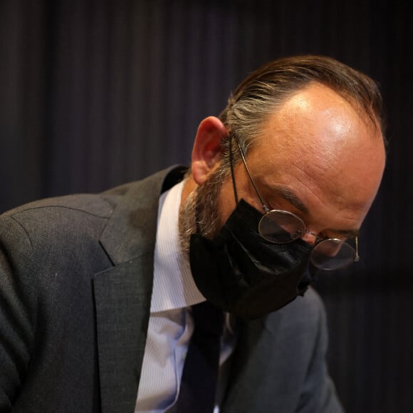 Édouard Philippe, Maire du Havre et ancien Premier ministre, et Gilles Boyer, député européen, à l'occasion d'une séance de dédicace de leur ouvrage "Impressions et lignes claires" à la Librairie Mollat à Bordeaux, le 11 Mai 2021. © Jean-Marc Lhomer / Bestimage