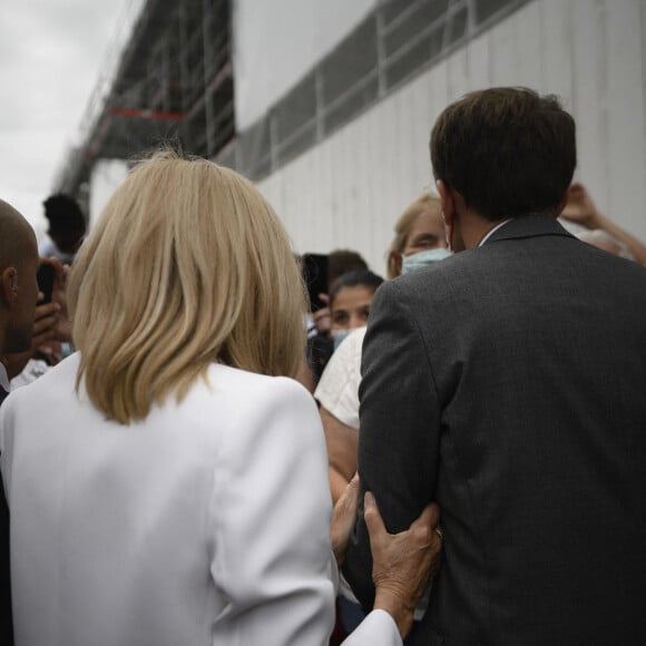 Déambulation à Villers-Cotterêts - Le président Emmanuel Macron et sa femme Brigitte visitent le chantier du Château de Villers-Cotterêts dans l'Aisne le 17 juin 2021. © Eliot Blondet / Pool / Bestimage