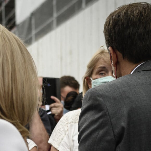 Déambulation à Villers-Cotterêts - Le président Emmanuel Macron et sa femme Brigitte visitent le chantier du Château de Villers-Cotterêts dans l'Aisne le 17 juin 2021. © Eliot Blondet / Pool / Bestimage