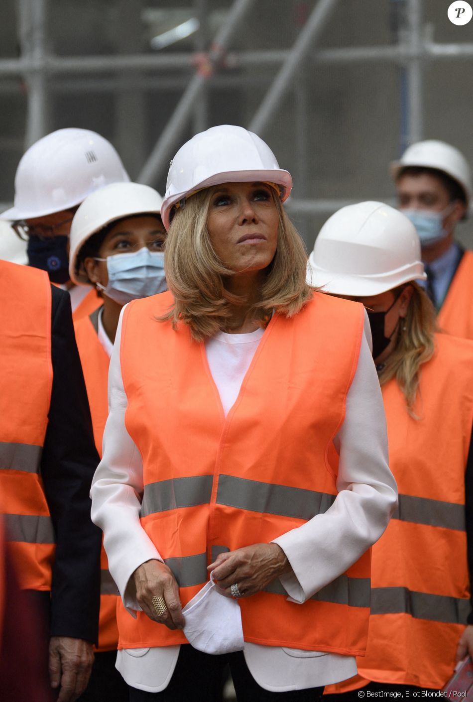 Brigitte Macron sur le chantier du Château de Villers-Cotterêts dans l'Aisne le 17 juin 2021. © Eliot Blondet / Pool / Bestimage