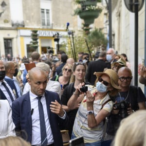 Déambulation à Château-Thierry - Le président Emmanuel Macron et sa femme Brigitte visitent la maison natale de Jean de La Fontaine à Château-Thierry le 17 juin 2021. © Eliot Blondet / Pool / Bestimage