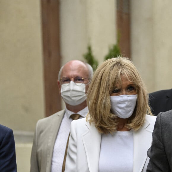 Déambulation à Château-Thierry - Le président Emmanuel Macron et sa femme Brigitte visitent la maison natale de Jean de La Fontaine à Château-Thierry le 17 juin 2021. © Eliot Blondet / Pool / Bestimage