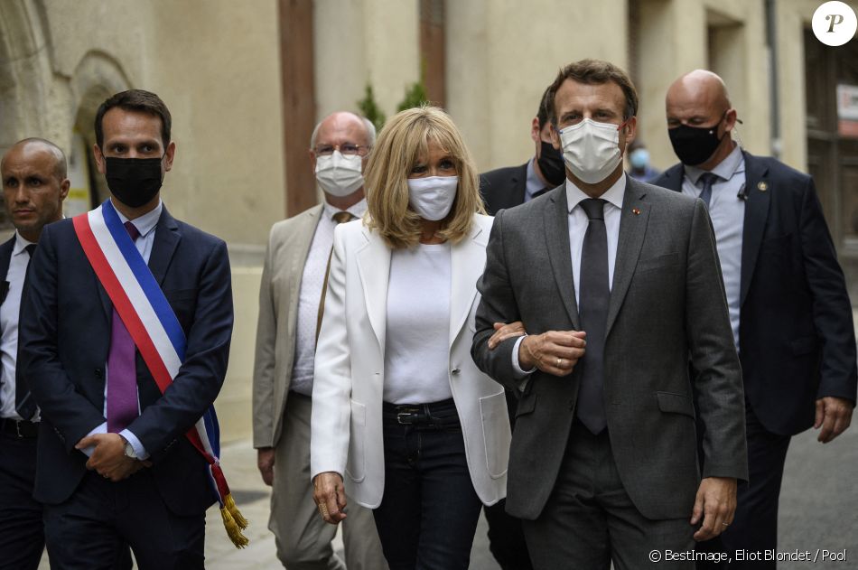 Déambulation à Château-Thierry - Le président Emmanuel Macron et sa femme Brigitte visitent la maison natale de Jean de La Fontaine à Château-Thierry le 17 juin 2021. © Eliot Blondet / Pool / Bestimage