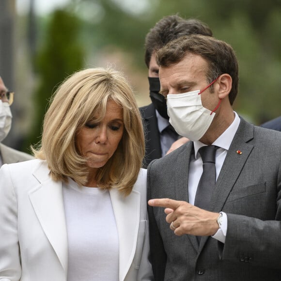 Déambulation à Château-Thierry - Le président Emmanuel Macron et sa femme Brigitte visitent la maison natale de Jean de La Fontaine à Château-Thierry le 17 juin 2021. © Eliot Blondet / Pool / Bestimage