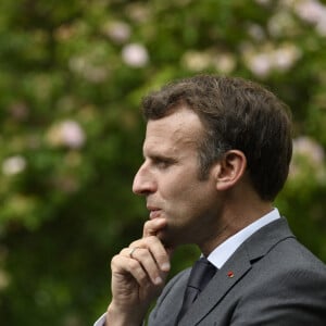 Le président Emmanuel Macron à la maison natale de Jean de La Fontaine à Château-Thierry le 17 juin 2021. © Eliot Blondet / Pool / Bestimage