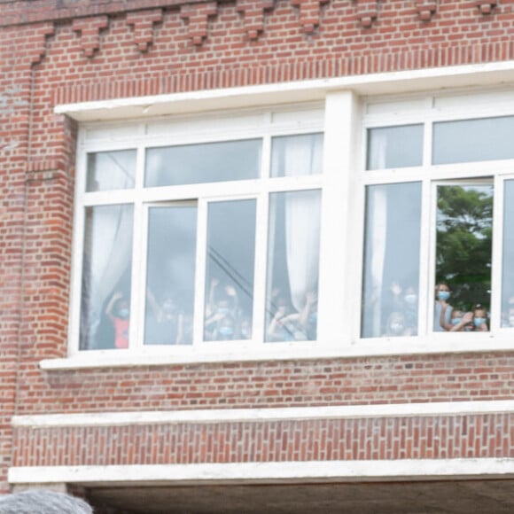 Le président de la République française Emmanuel Macron visite l'école élémentaire de Poix de Picardie, France, le 17 juin 2021. © Jacques Witt/Pool/Bestimage