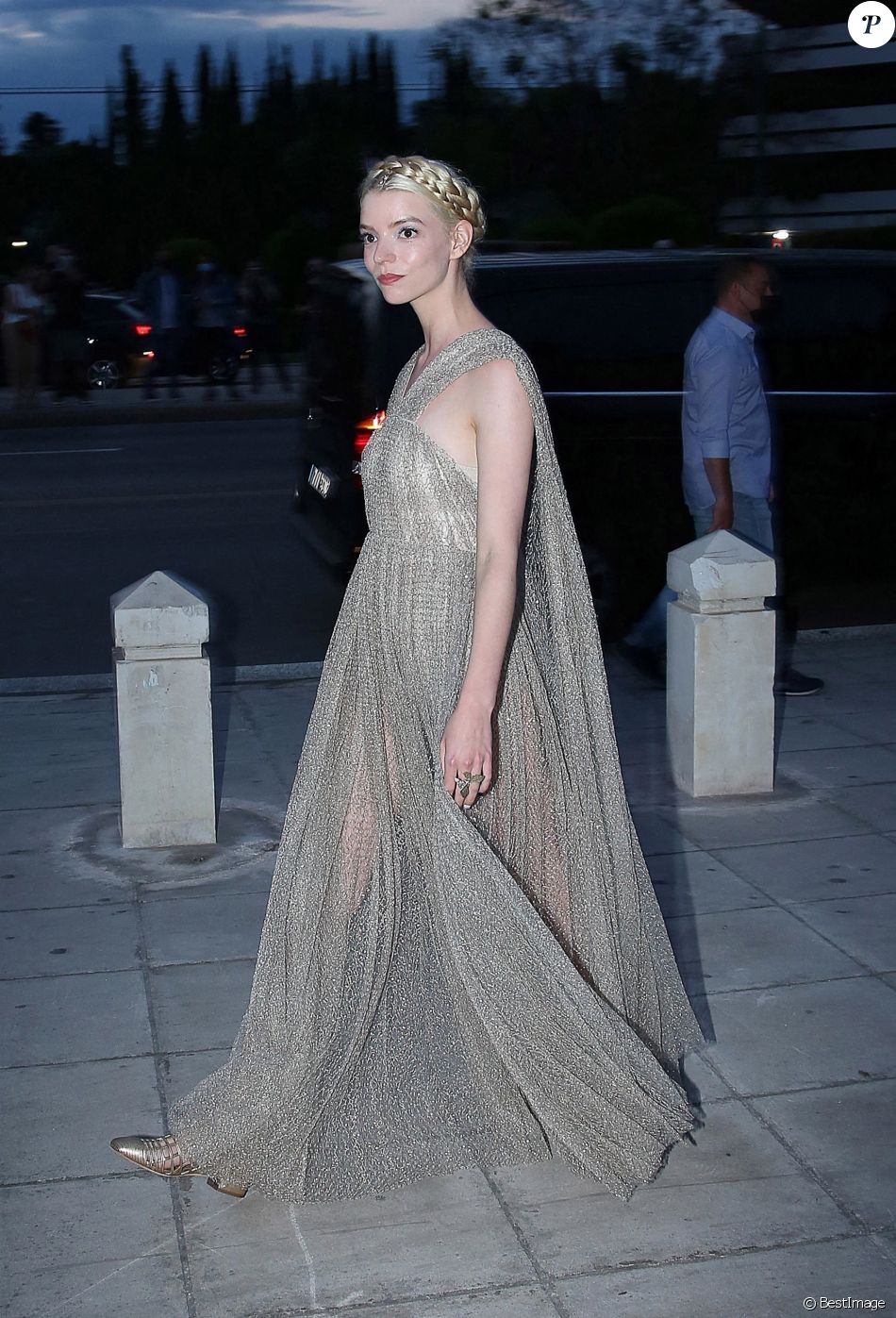 Anya Taylor-Joy - Arrivées au défilé de mode Dior Cruise au stade Panathenaic à Athènes.