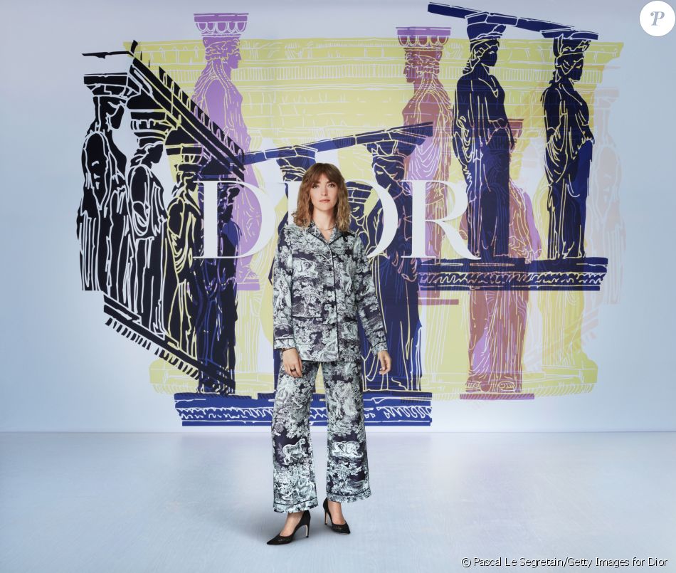 Arizona Muse au défilé de mode Dior Cruise 2022, au stade Panathenaic à Athènes. Le 17 juin 2021