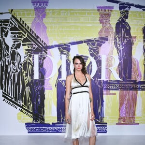 Cara Delevingne au défilé de mode Dior Cruise 2022, au stade Panathenaic à Athènes. Le 17 juin 2021
