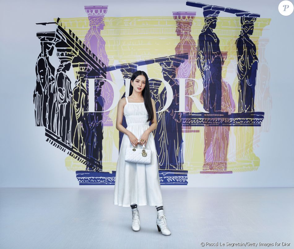 Jisoo au défilé de mode Dior Cruise 2022, au stade Panathenaic à Athènes. Le 17 juin 2021