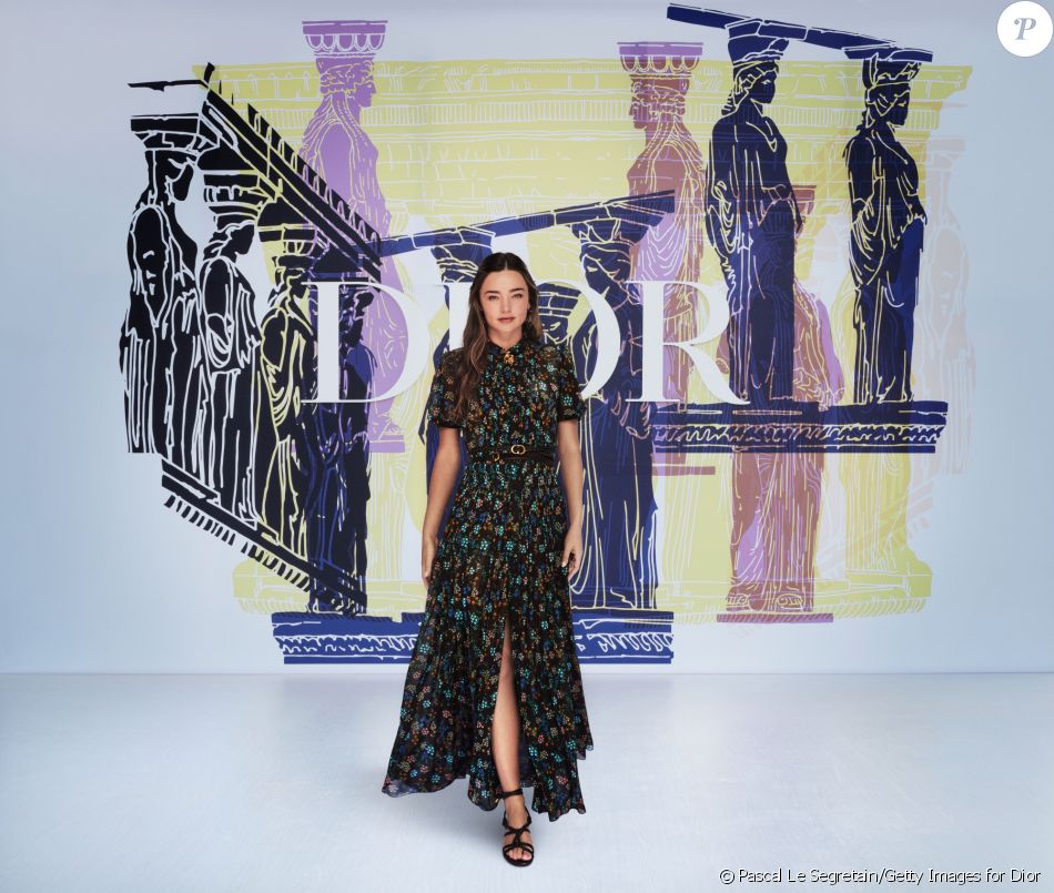 Miranda Kerr au défilé de mode Dior Cruise 2022, au stade Panathenaic à Athènes. Le 17 juin 2021
