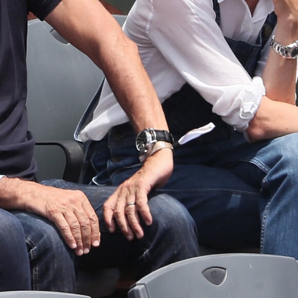 Patrick Bruel, Richard Berry et sa femme Pascale Louange - People dans les tribunes des Internationaux de France de Tennis de Roland Garros à Paris. Le 8 juin 2018 © Cyril Moreau / Bestimage