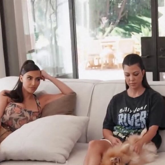Kim Kardashian avec ses soeurs Kourtney et Khloé dans l'émission "L'Incroyable Famille Kardashian". Los Angeles. Le 27 mai 2021.