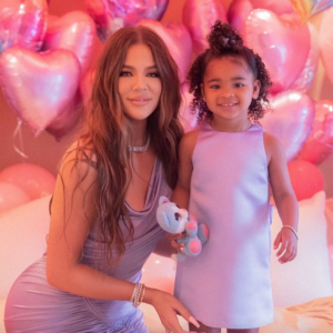 Khloé Kardashian et sa fille True Thompson lors de sa fête d'anniversaire. La fillette a eu 3 ans.