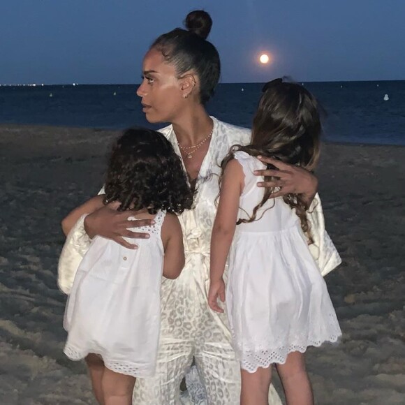 Amel Bent avec ses filles Sofia et Hana, le 4 août 2020