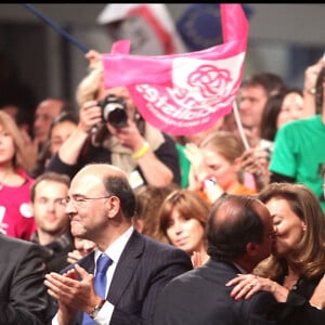 Valérie Trierweiler lors de l'investiture de François Hollande à la tête du parti socialiste en 2011.