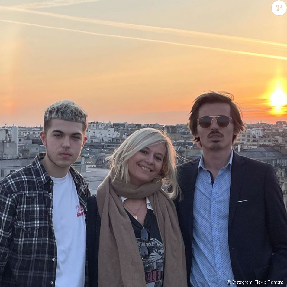Flavie Flamant, maman "chanceuse" avec ses deux fils Antoine (à gauche) et Enzo (à droite).