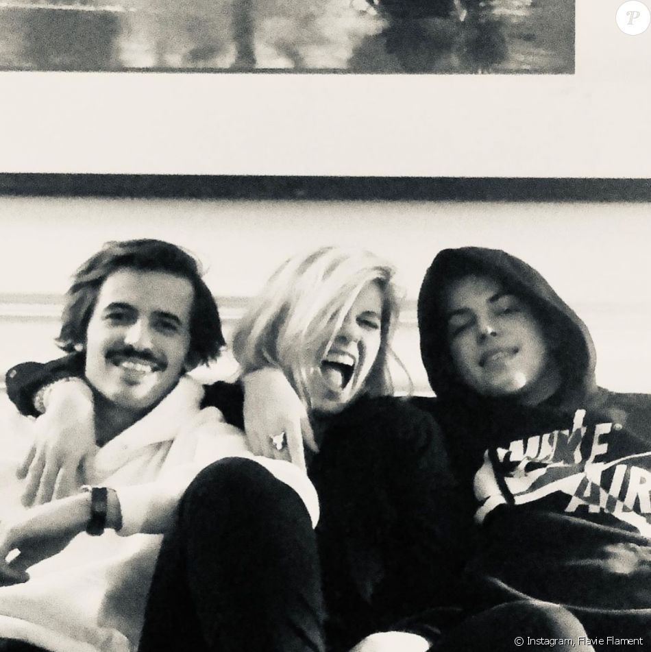 Flavie Flament et ses fils Antoine et Enzo. Novembre 2020.