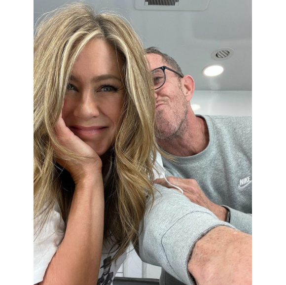 Jennifer Aniston (ici photographié avec son ami Chris McMillan) est-elle prête à retrouver l'amour ? Elle se confie au magazine américain People.
