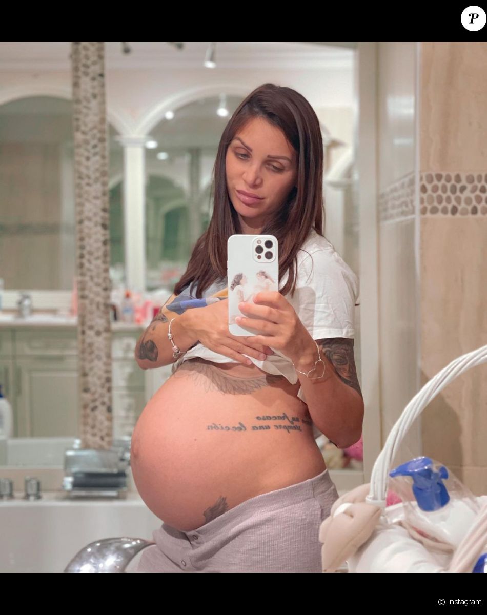Julia Paredes enceinte de son deuxième enfant