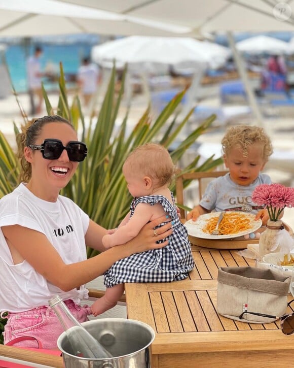 Tiziri Digne (Championnes) déjeune avec ses enfants. Juin 2021