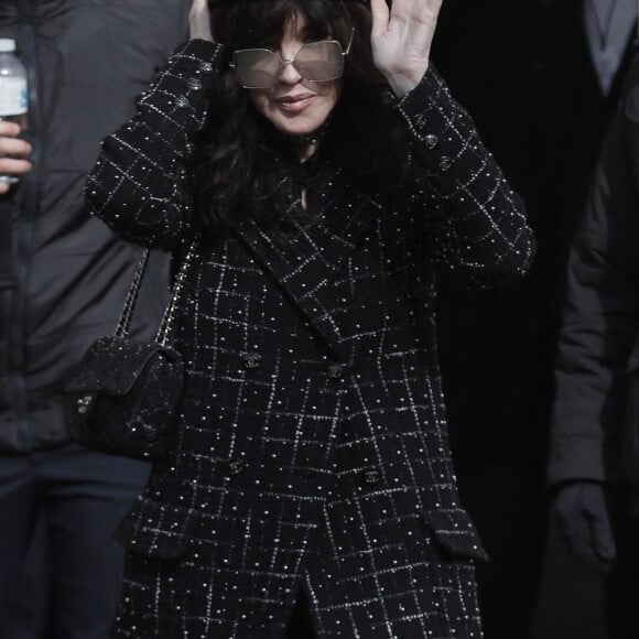 Isabelle Adjani - People à la sortie du défilé Chanel collection prêt-à-porter Automne/Hiver 2020-2021 lors de la Fashion Week à Paris le 3 mars 2020. 