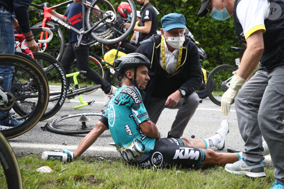 Plusieurs coureurs blessés après une série de chutes lors de la première étape du Tour de France. Photo: Garnier Etienne/GodingImages/Pete Goding. Unique Reference No. 60594219 ...