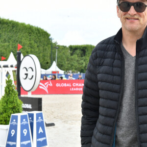 Guillaume Canet (arbore la moustache d'Astérix pour les besoins de son rôle dans "Astérix et Obélix: L'Empire du milieu") - Les personnalités assistent au Longines Paris Eiffel Jumping au Champ de Mars, le 27 juin 2021. © Veeren / Bestimage 