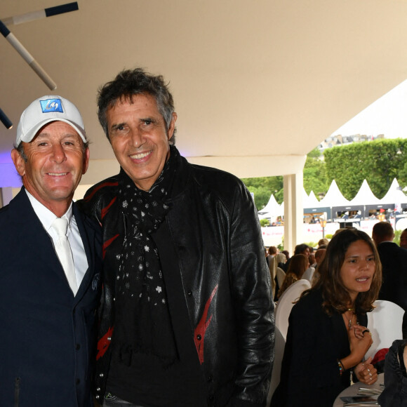 Philippe Rozier et Julien Clerc - Les personnalités assistent au Longines Paris Eiffel Jumping au Champ de Mars, le 27 juin 2021. © Veeren / Bestimage 